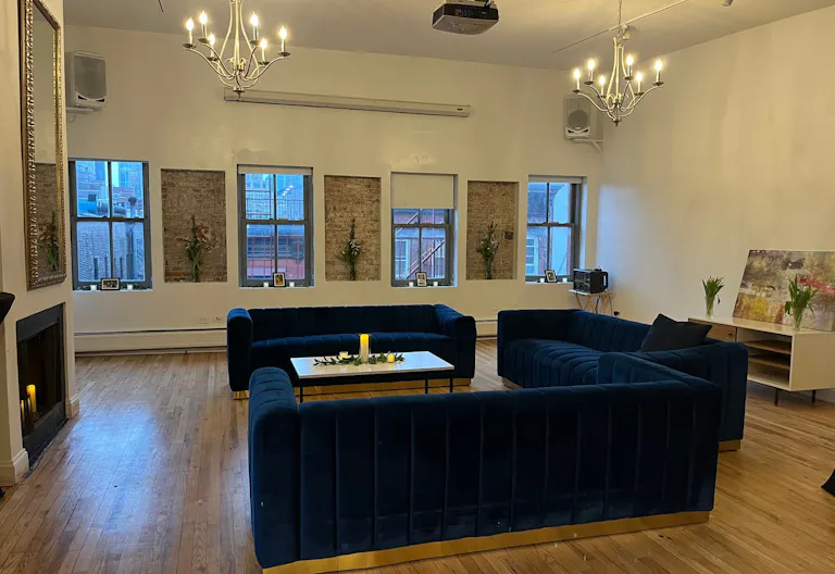 Modern Penthouse Showroom in SoHo - Image 1