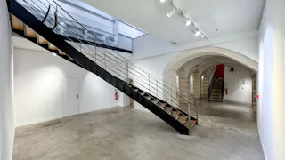 Galerie d'art devant le Centre Georges Pompidou - Image 9