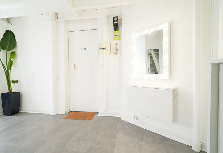 Superbe Photo Studio - avec tous les �l�ments n�cessaires � la bonne r�alisation de vos projets. - Image 2