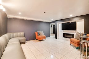 Licensed Bar Space in Crown Heights - Image 9