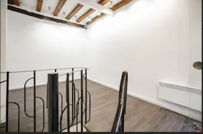 Le Marais Storefront & Vaulted Cellar – Showroom / Pop-Up, rue Chapon - Image 4