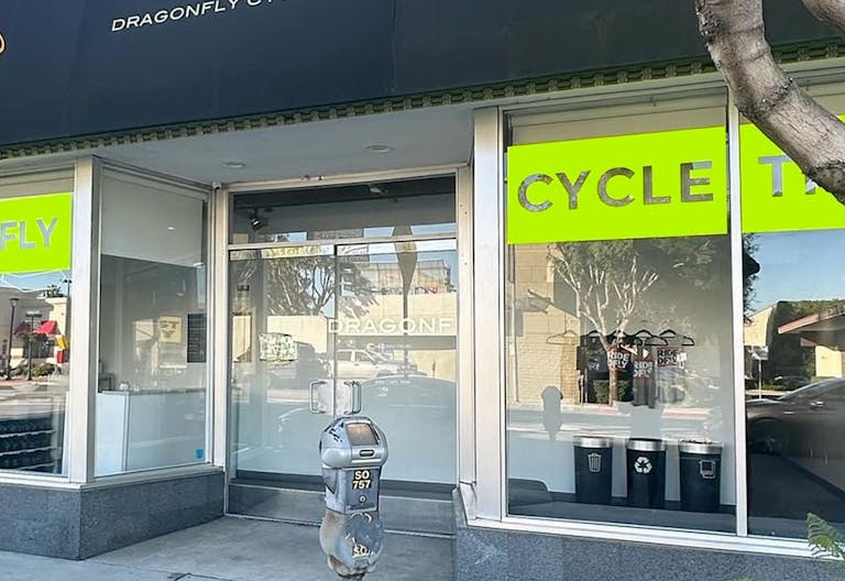 Modern, Lofty Fitness Studio - Image 2