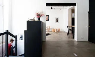 ELEGANT MINIMALIST LOFT IN THE 11TH DISTRICT OF PARIS - Image 4