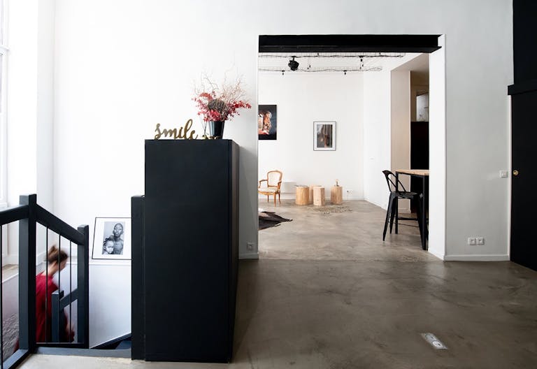 ELEGANT MINIMALIST LOFT IN THE 11TH DISTRICT OF PARIS - Image 4