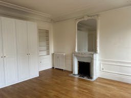 Apartment Showroom in Saint-Germain - Image 10