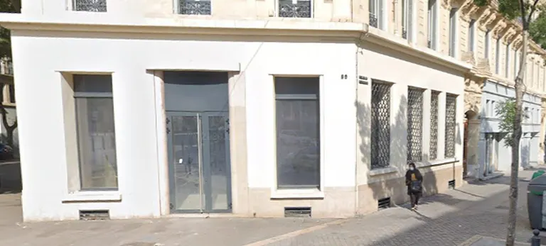 Block of 6 Boutiques Shop for Rent - Marseille Rue de la République - Image 0