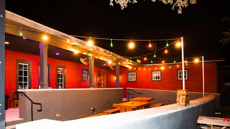 Cool Eastside Indoor and Outdoor Space with Private Parking. - Image 0