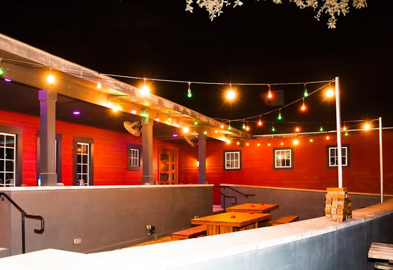 Cool Eastside Indoor and Outdoor Space with Private Parking. - Image 0