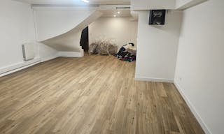 Espace à louer - Emplacement plein centre ville - Image 2