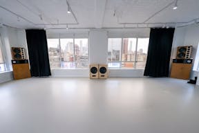 Studio With Amazing Views near Dimes Square - Image 1