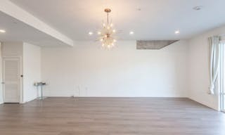 Unique Space in Trendy St. Elmo District - Image 1