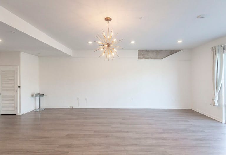 Unique Space in Trendy St. Elmo District - Image 1