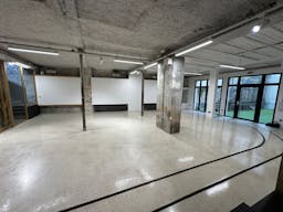 Entire art gallery in Le Marais, Paris - Image 12