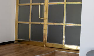 Elegant Retail Space at Historic Hotel Bristol - Image 13