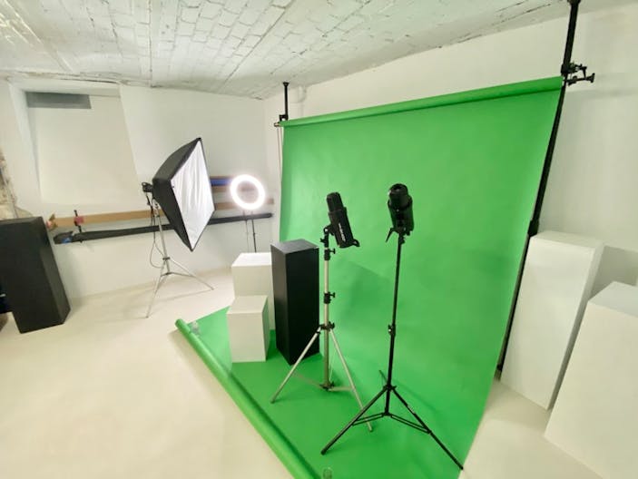 Galerie and photographic studio paris 9th. - Image 2