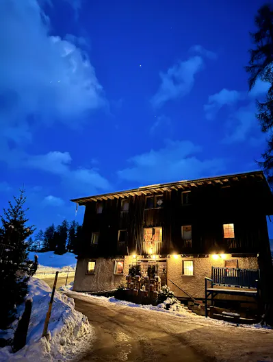 St.Moritz: Perfect Pop-up Space with in-house Bar & kitchen - Image 1