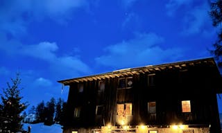 St.Moritz: Perfect Pop-up Space with in-house Bar & kitchen - Image 1