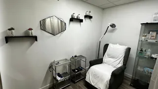 Beautiful SPA with two big rooms and a reception - Image 4