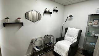 Beautiful SPA with two big rooms and a reception - Image 4