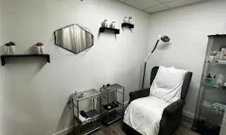 Beautiful SPA with two big rooms and a reception - Image 4
