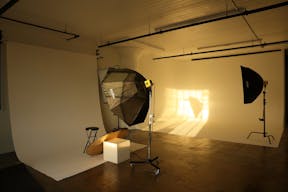 Modern Space w/ Natural Light and Cyc Wall- Industrial Construction Production Studio - Image 1