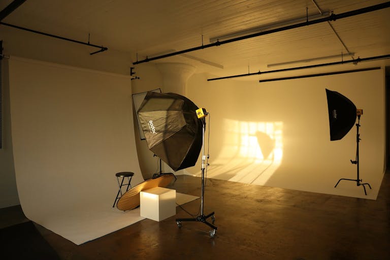 Modern Space w/ Natural Light and Cyc Wall- Industrial Construction Production Studio - Image 1