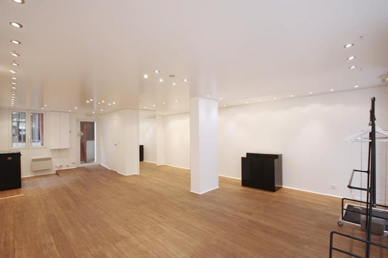 Pop Up Boutique IN LE MARAIS - Image 1