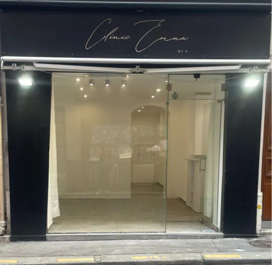Boutique éphémère – Rue de Lévis, quartier ultra commerçant - Image 0