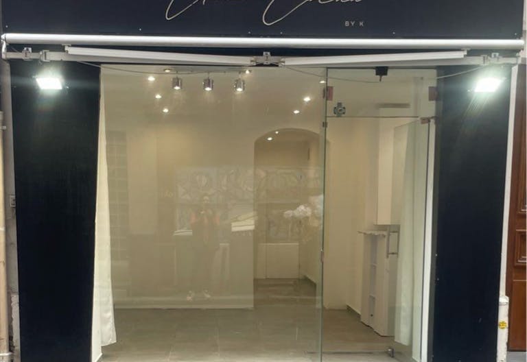 Boutique éphémère – Rue de Lévis, quartier ultra commerçant - Image 0