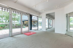 Art Galerie à proximité du Champs de Mars et de la Tour Eiffel -idéale pour des expositions d'arts modernes ou anciens, sculptures, antiquaires ou autre showroom - Image 0