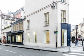 Rue de Turenne Corner Pop Up Boutique - Image 0