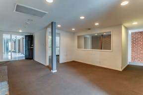 Trendy Building in Beverly Hills - Image 17