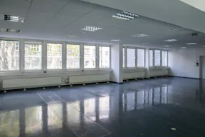 Striking Corner Space on Karl-Liebknecht-Straße with Full-Glass Frontage - Image 4