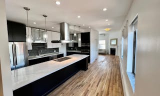 Modern Penthouse Showroom in SoHo - Image 14