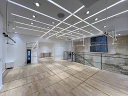 High end showroom space central Marais district - Image 0