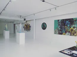 Gloss White Gallery Space on Fairfax Ave - Image 2