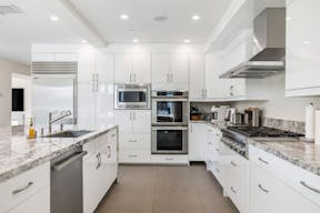 Villa in Beverly Hills - Pool - Scenic Outlook - Image 17