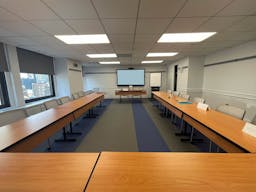 Medium size meeting room - Image 0