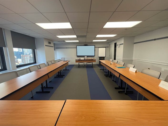 Medium size meeting room - Image 0