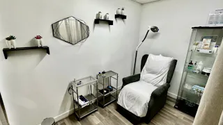 Beautiful SPA with two big rooms and a reception - Image 8