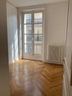 Spectacular Showroom in Saint-Germain - Image 3