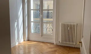 Spectacular Showroom in Saint-Germain - Image 3
