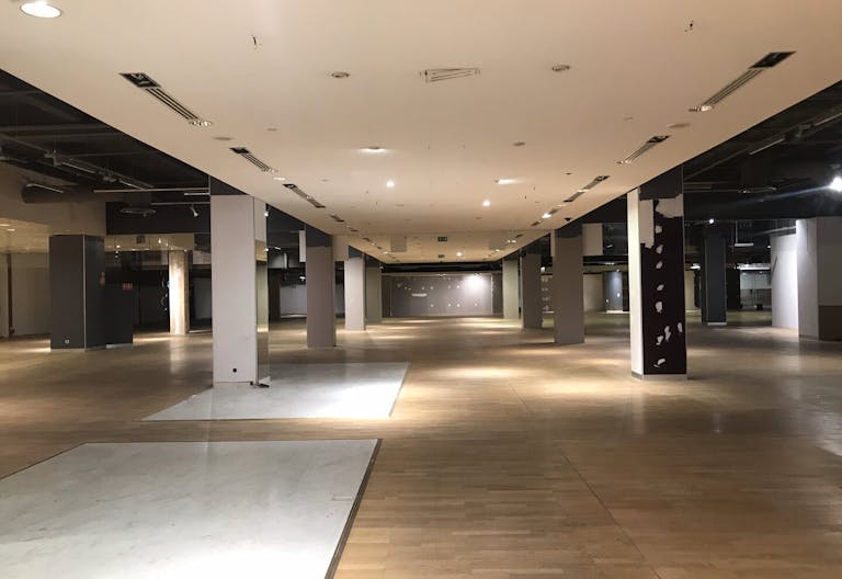 Unique and Atypical Space in Paris - Former Shopping Mall - Image 3