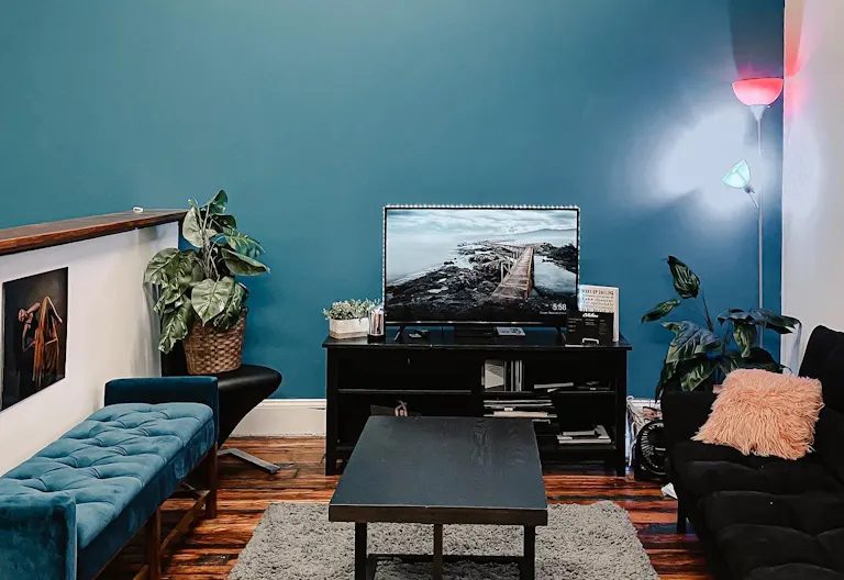Industrial Riverside Creative Studio Loft - Image 3