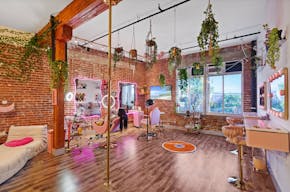 Cute n Unique Arts District Hair Salon / Booth Rental / Hairstylists, MUA, Lashes, Nail Techs - Image 8