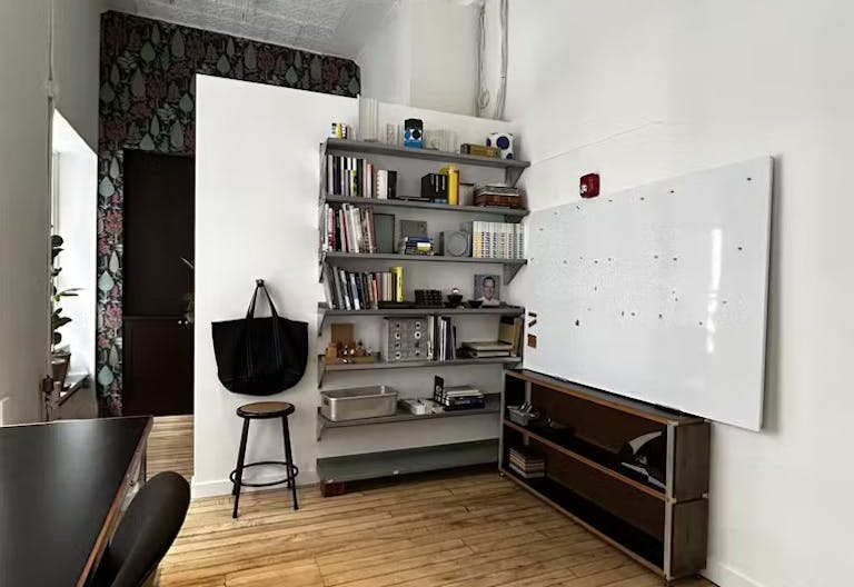 LIGHT-FILLED SHARED OFFICE SPACE IN THE HEART OF FLATIRON - Image 0