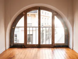 Stunning showroom near the Louvre - Image 12