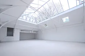 Une galérie idéale pour showroom / Fitting / Pop Up store / Galerie d'Art et défilé  - Image 3
