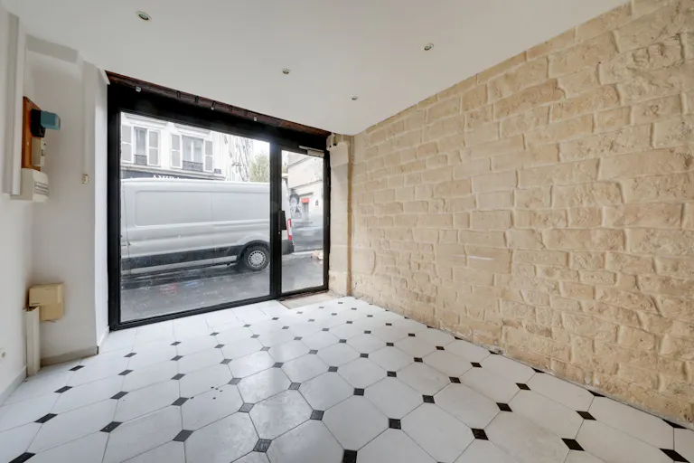 Belle Boutique pr�s du Sacr� Coeur, Montmartre - Image 1