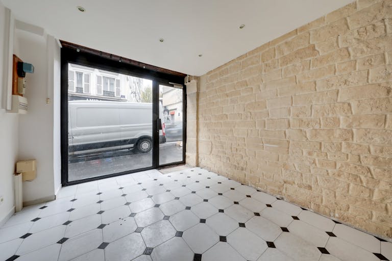 Belle Boutique pr�s du Sacr� Coeur, Montmartre - Image 1